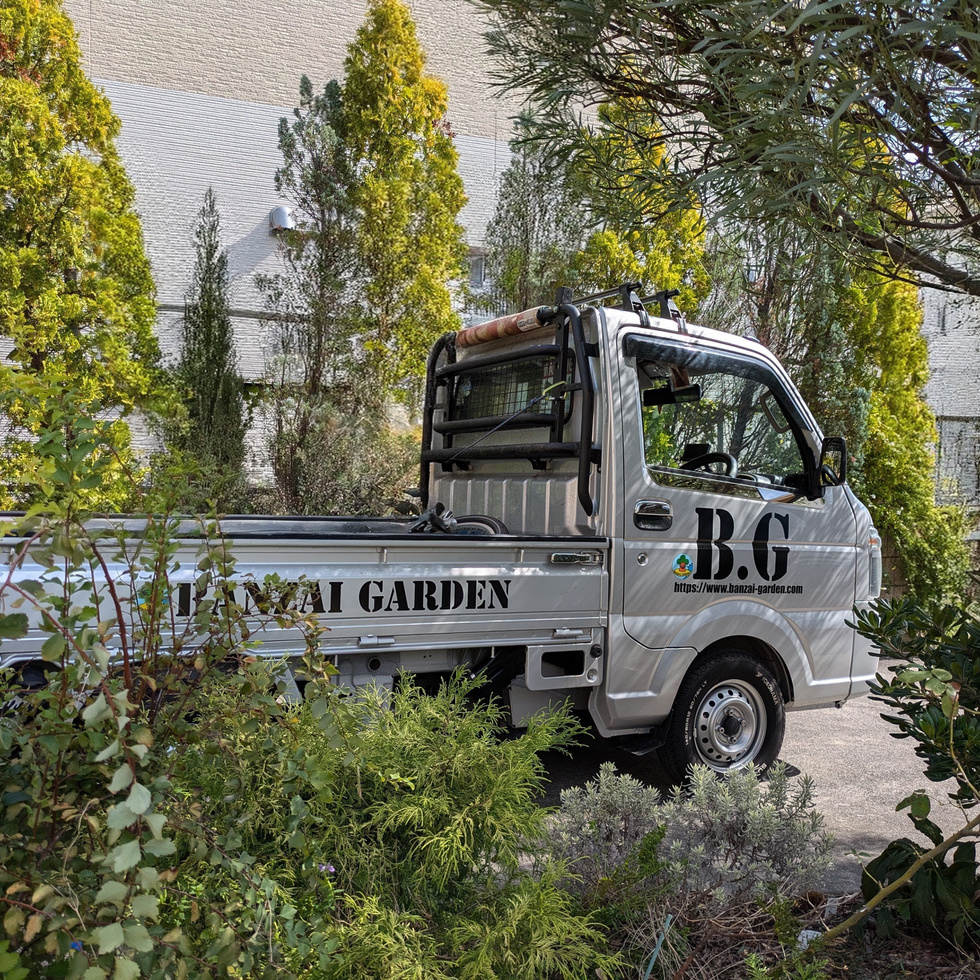 藤沢市鎌倉市の植木屋バンザイガーデンの社用車